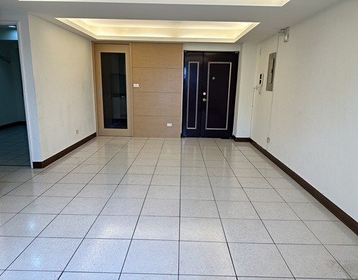 大興西路與中正路口溫馨四房 - Image 1