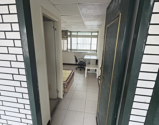 租屋首選,代步工具最佳,近輕軌、公車站 - Image 1