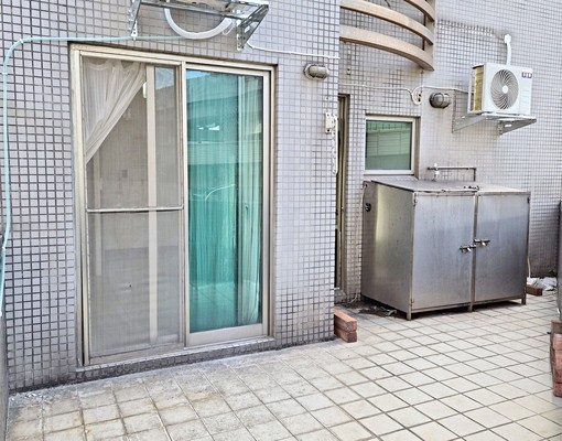 市政府捷運~大露台~新粉刷漂亮採光套房 - Image 12