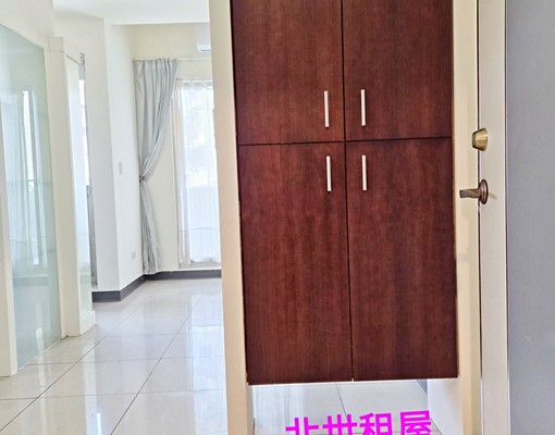 市政府捷運~大露台~新粉刷漂亮採光套房 - Image 14