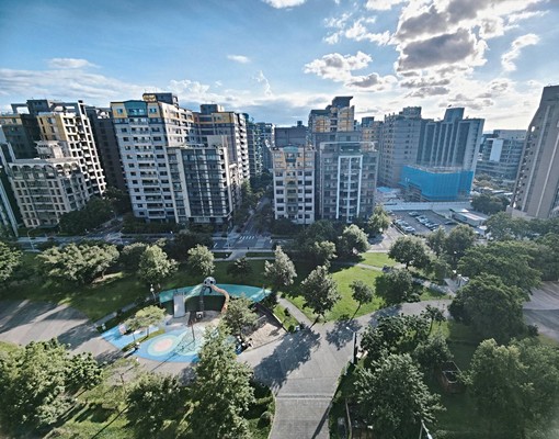 公園景觀設計師2房、全套傢電拎包入住、含管理費、有車位另租 - Image 1