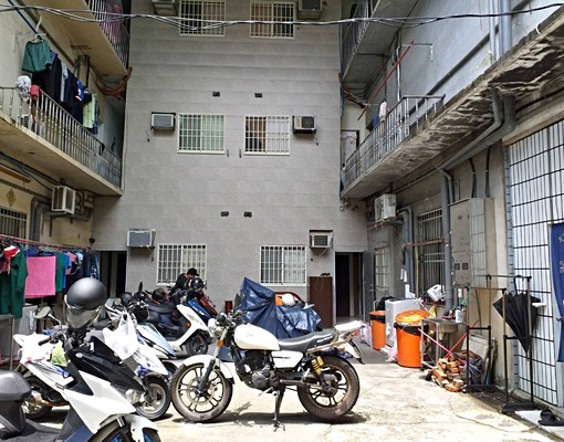 大社夜市3樓,可短租,對外窗,雙人床+沙發床,押1。 - Image 11