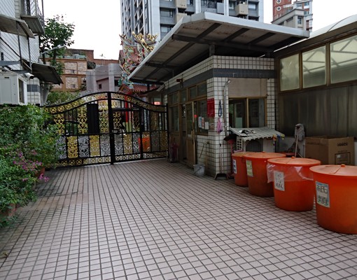 已收訂.代簽完約下架.集賢路誠可談亦可當3房1廳2衛含管理費 - Image 1