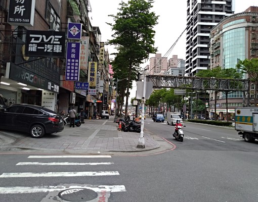 集美商圈成功路高樓層套房 - Image 9