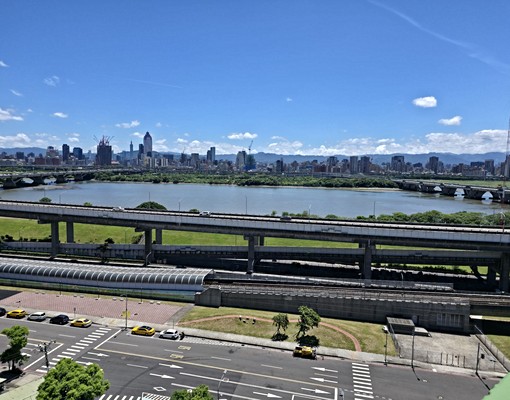 🍎承辦找有為🍎集美商圈稀有大三房+可停休旅大車位 - Image 1