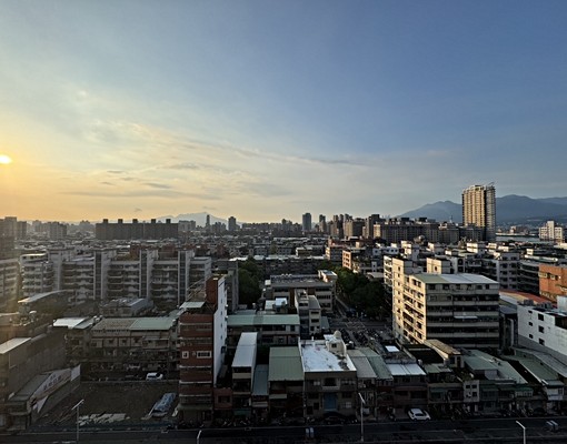 ★仁義重劃區~世紀館~明亮景觀3房坡平車★ - Image 10