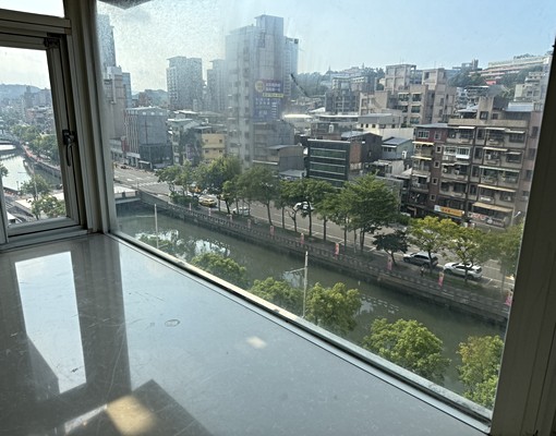 【限女生學生|河景8.8坪雅房|安全舒適】 - Image 9