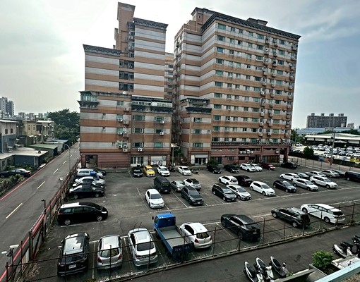 近龍岡.忠貞商圈.低公設高實坪2房車.生活圈完善 - Image 1