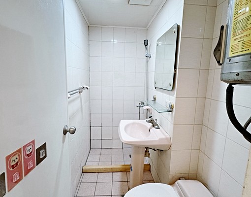 補洗衣機了唷|雙面採光|市中心可租補套房 - Image 5