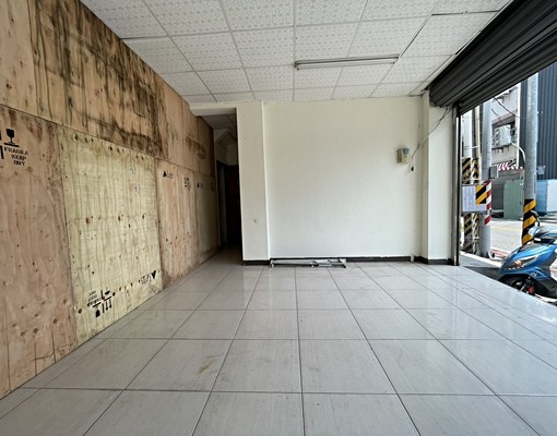 新市超值三角窗工作室店面 - Image 1