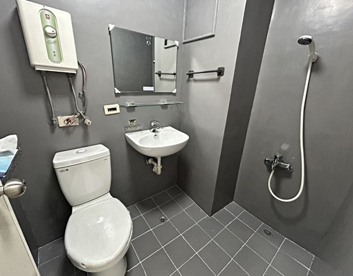 近中華家樂福/獨立套房/家電床組全新/可租補 - Image 6