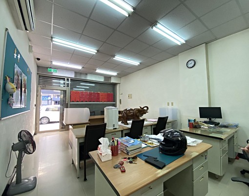 【沙鹿家樂福旁透天金店面出租】租金3.5萬 - Image 1