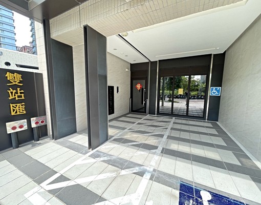 雙捷運站百萬裝潢面公園附車位 - Image 9