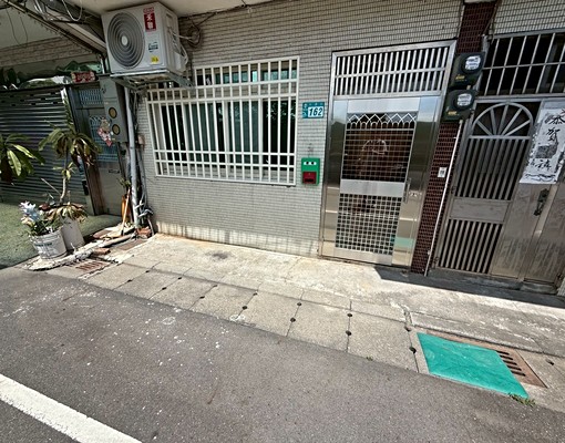 🌟星鴻社宅🌟透天厝衛浴冷氣全新裝修門口可停車可租補 - Image 11
