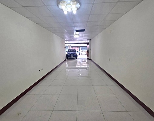 正春日路旁透天厝可當店面住家 - Image 1