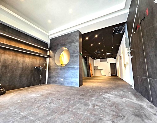 中華路.近家樂福.大面寬臨路住店 - Image 1