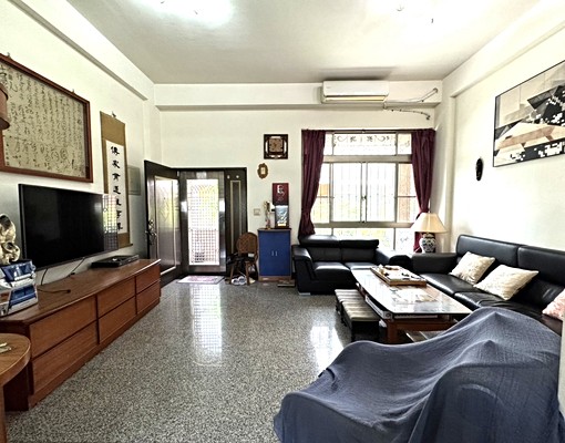 社區花園別墅/大面寬/雙車位/24小時丟垃圾 - Image 1