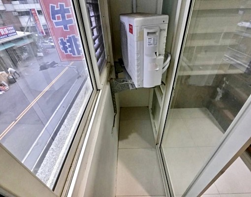 🔥溫馨樓中樓🔥勤美旁🔥陽台🔥室內機車位 - Image 4