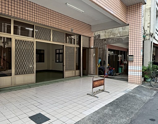 有巢氏何先生-北成學區旁"類透天"大面寬可停雙車 - Image 1