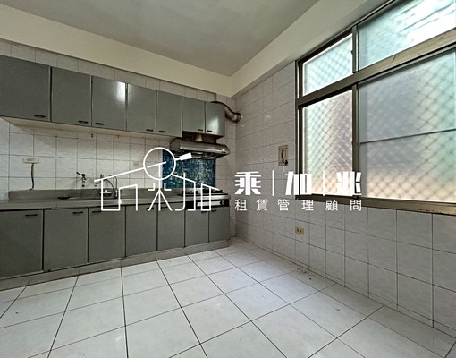 💥乘加兆Ada💥安平區大空間5房透天~一樓可營業店住‼️ - Image 9