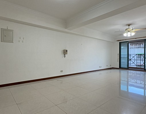 臻璽名宅-區公所旁巴洛克式建築,四房二廳二衛三陽台,平面車位 - Image 3
