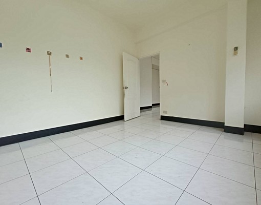 中和民享街邊間可租補3樓公寓 - Image 1