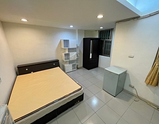 新店區公所捷運🏠獨立衛浴陽台❣️12坪套房含水網路第四台 - Image 1