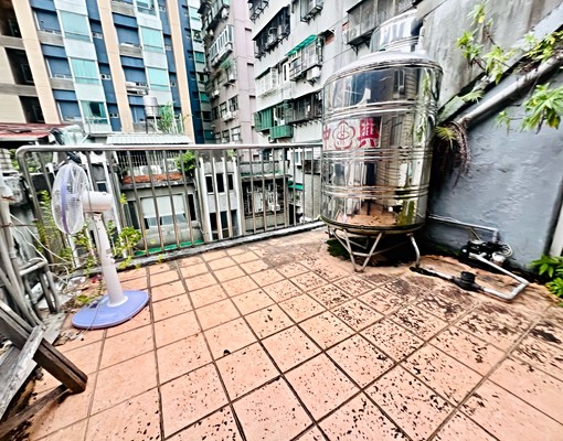 民權西路站/便宜大套房/靜巷/採光佳/大陽台 - Image 4