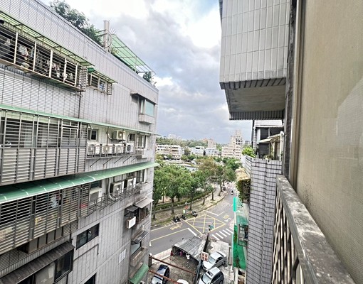 後山埤❣️獨洗曬陽台大空間/免爬梯垃圾代收/採光通風限女生 - Image 9