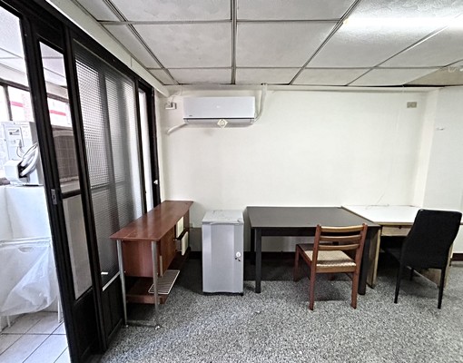 市中心近城隍廟便宜套房/獨立陽台洗衣機!限女生(隔壁也是女生 - Image 4