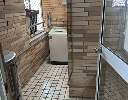 整層大空間出租｜四房一廳兩衛，通風佳  電梯大樓進文藻 - Image 1