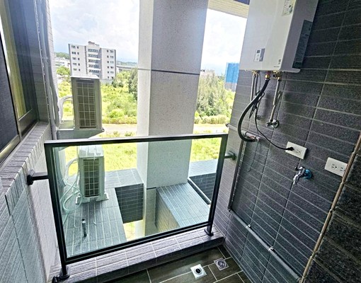 免仲介費可租補附傢俱電器全新後龍高鐵二房二衛浴附休旅平移車位 - Image 3