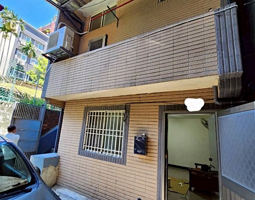 🏠近龍岡圓環整棟透天出租/水電自繳/門口停車🏠 - Image 1