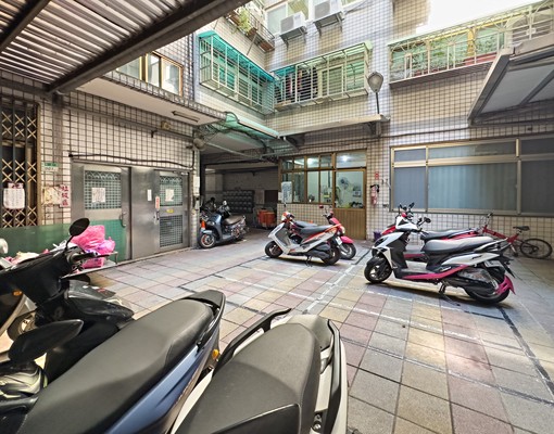迴龍捷運站,電梯大樓雅房,有警衛、垃圾處理,可租補,輔大學生 - Image 9
