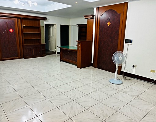 巨城5分鐘三樓三房美屋|台水台電可開伙 - Image 1