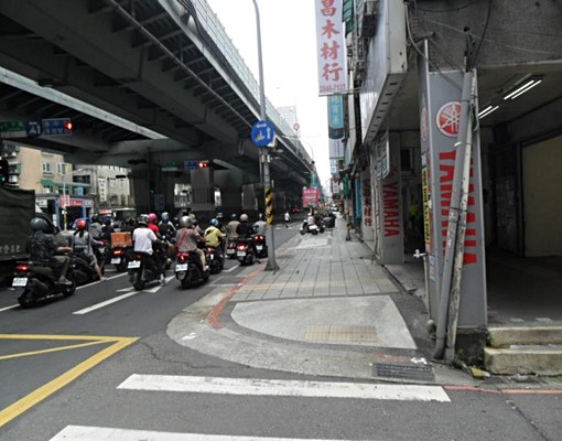 三角窗店寬7.8面景平大馬路車潮人潮 - Image 7
