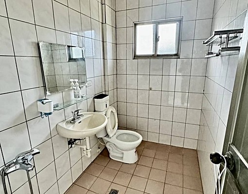 西屯區廣福路稀缺7房透店出租。 - Image 5