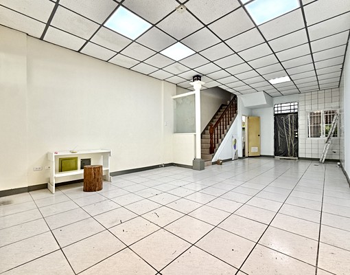 鄰近弘光科大無家具透天~前院可停車~共有4間房間~嚴禁抽菸 - Image 1