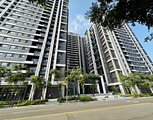 出租🏅A7【遠雄新未來3】雙面採光前後陽台3房車-附傢俱 - Image 1