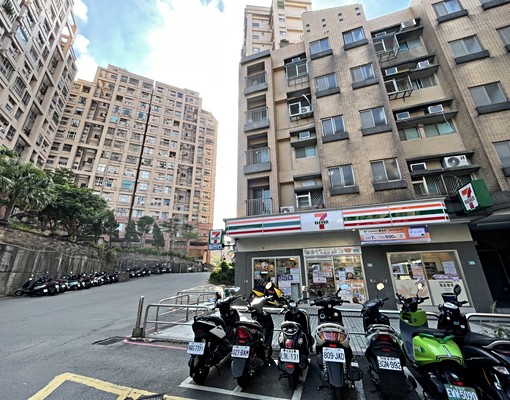 (已收訂)淡江大學~巧克力~景觀好又舒適的大套房+機車位 - Image 15
