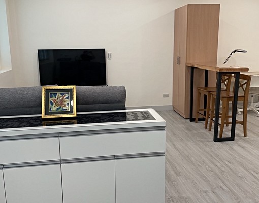 第一手入住,全新裝潢大套房,全新家電、採光大陽台。 - Image 9