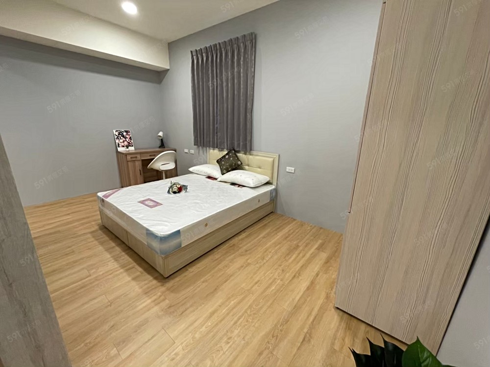 獨立筒雙人床以及大衣櫃