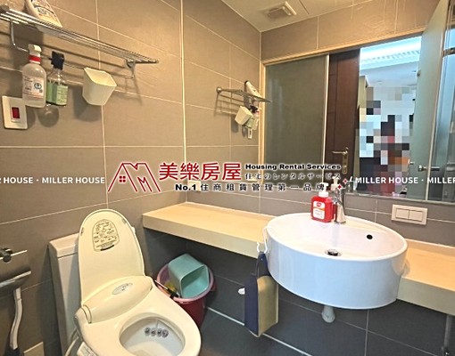美樂*台北小巨蛋MRT*松山採光一房可租補*有收垃圾*台水電 - Image 3