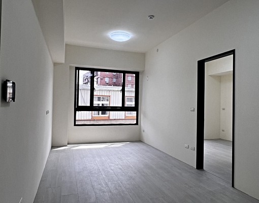 品質之選~一年起租~民族路~30.9坪 - Image 3