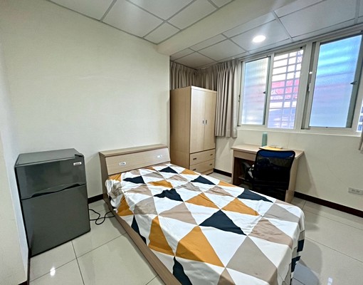 西湖🏠🌟獨洗曬🌟包水網路第四台🌟採光通風🌟家具齊全 - Image 1