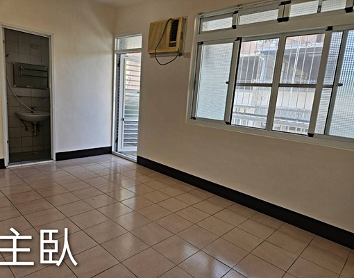 整層公寓出租衛浴開窗、三面採光通風好,鄰近科工館車站及輕軌站 - Image 6