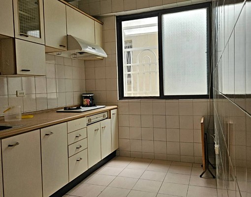 整層公寓出租衛浴開窗、三面採光通風好,鄰近科工館車站及輕軌站 - Image 10