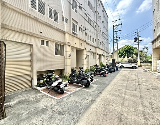 覺得房價太貴✨看一下這間電梯陽台室內機車位✨可貓可雙租補 - Image 2