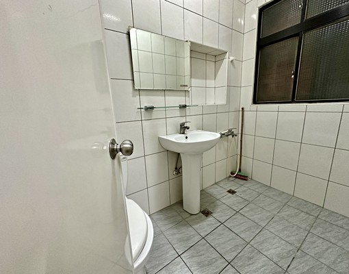 秒殺🎏出租🎏中清路水湳🎏顯眼一樓黃金店面🎏面寬4米2 - Image 6