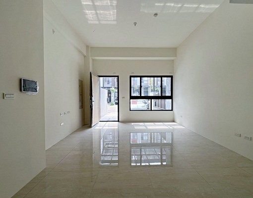 「房小綺」沙鹿|新光田旁|稀有臨路豪墅|降租需家具可談👍 - Image 3